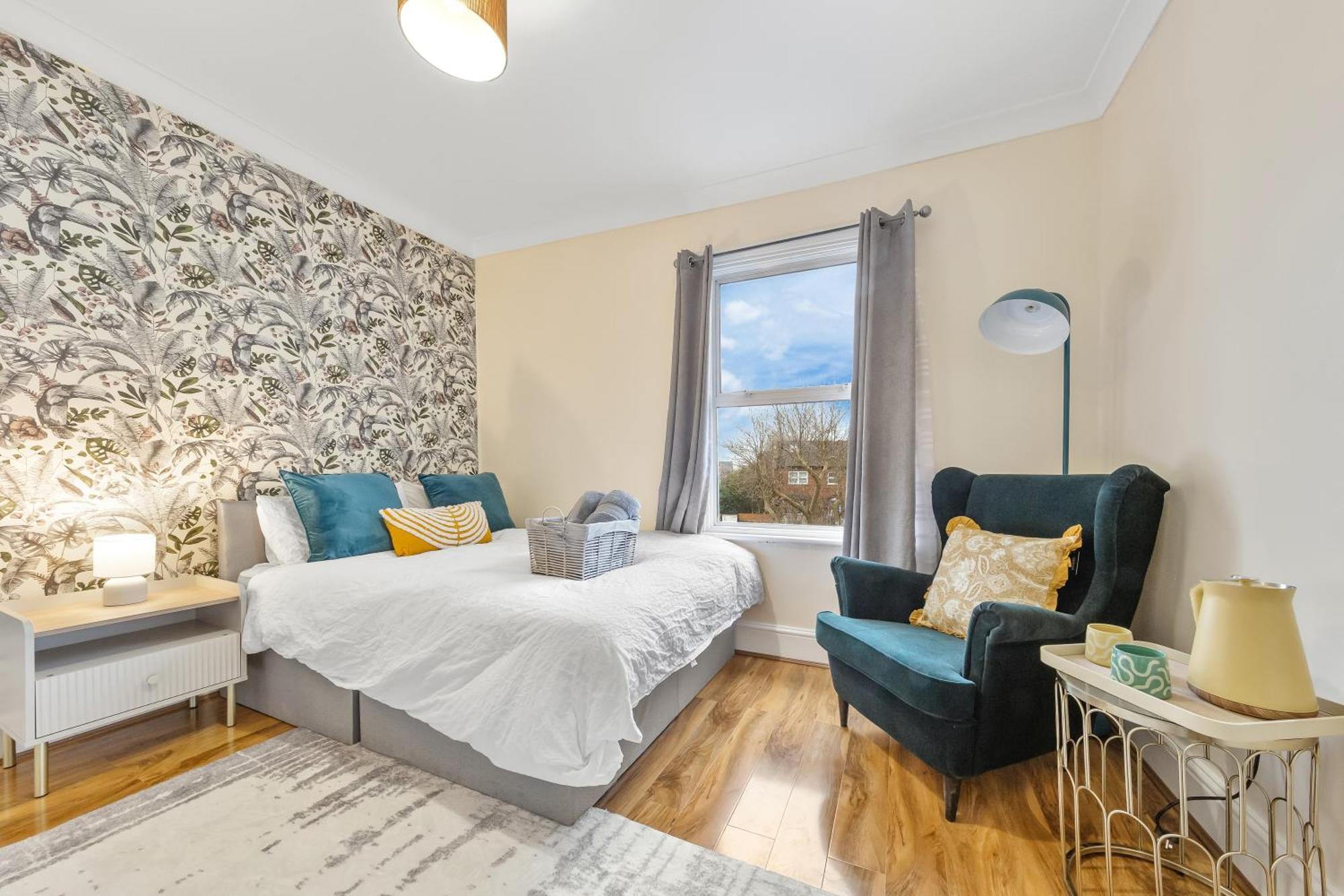 Classy Shared With Private Bedroom Near Tube - Bedroom3